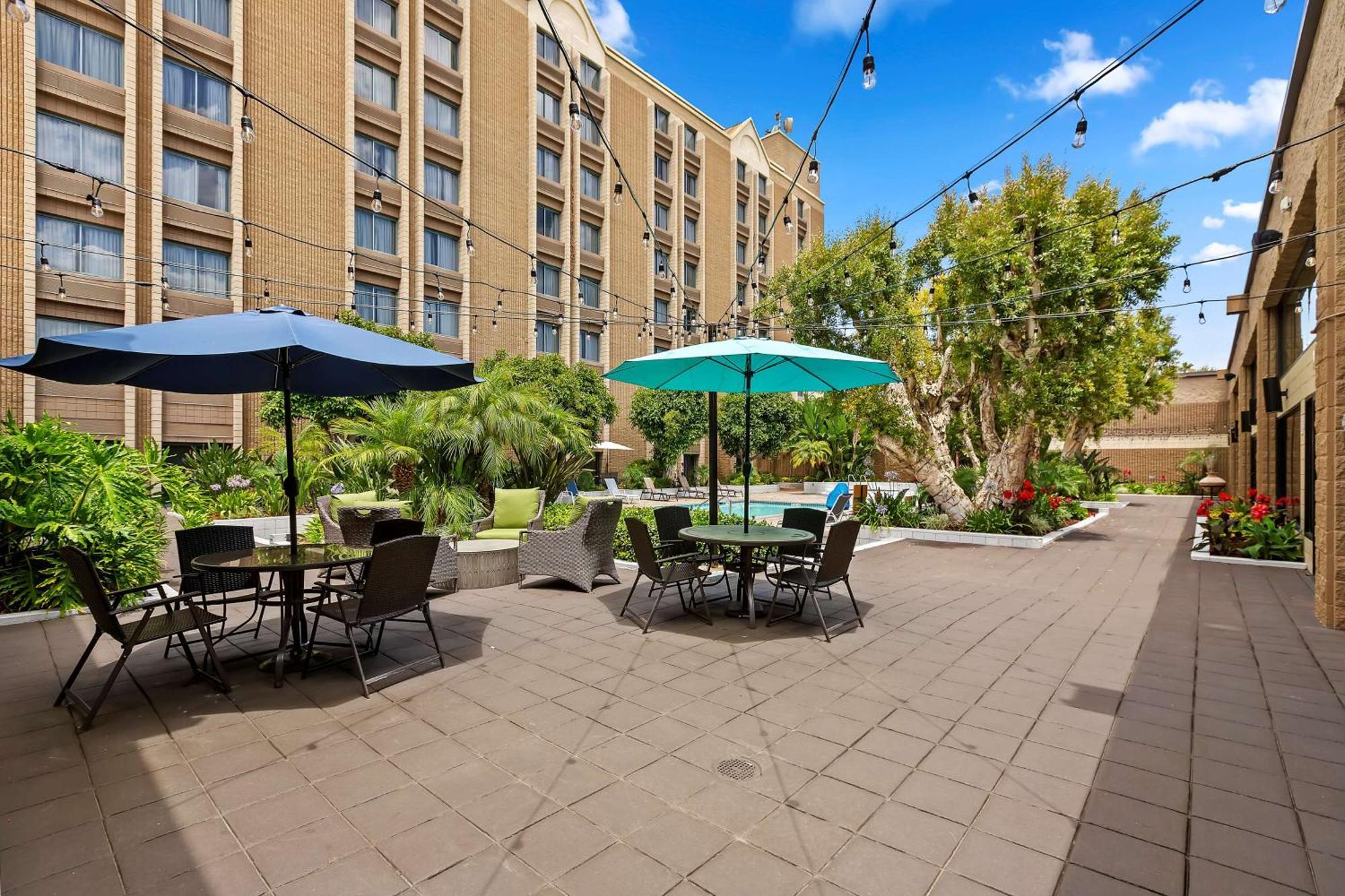 Doubletree By Hilton Whittier Hotel Exterior photo